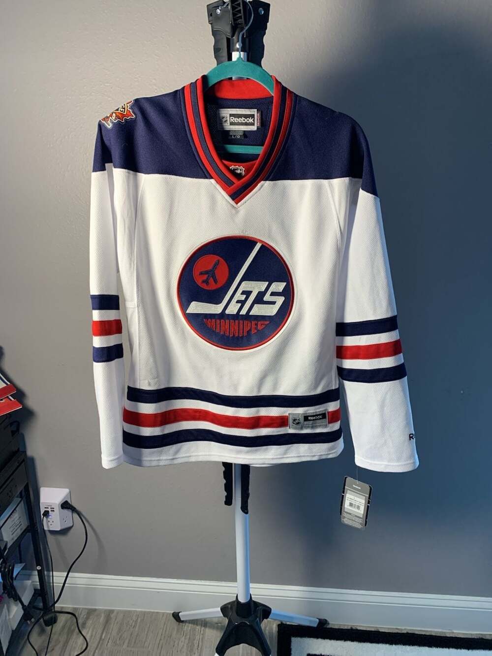 Reebok Winnipeg Jets Women's Premier Heritage Classic Hockey Jersey Size L